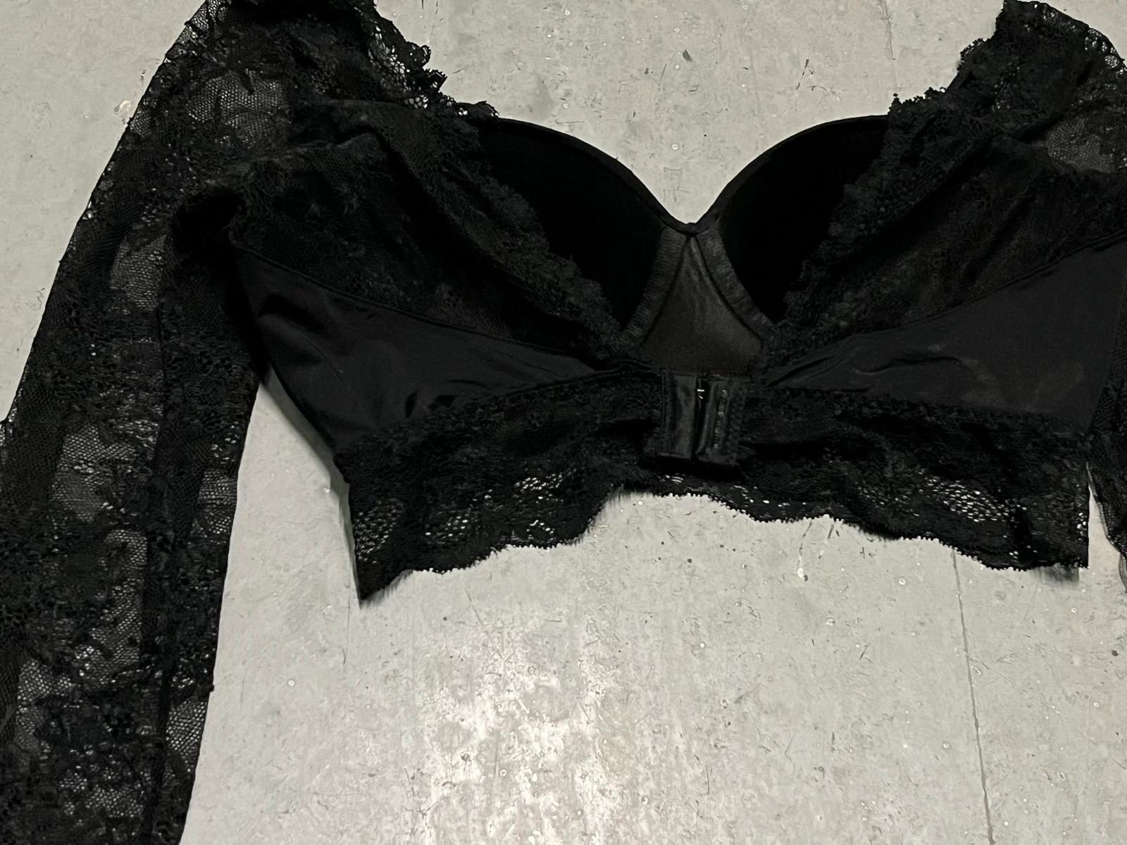 Top cropped preto com mangas de renda – photo 17